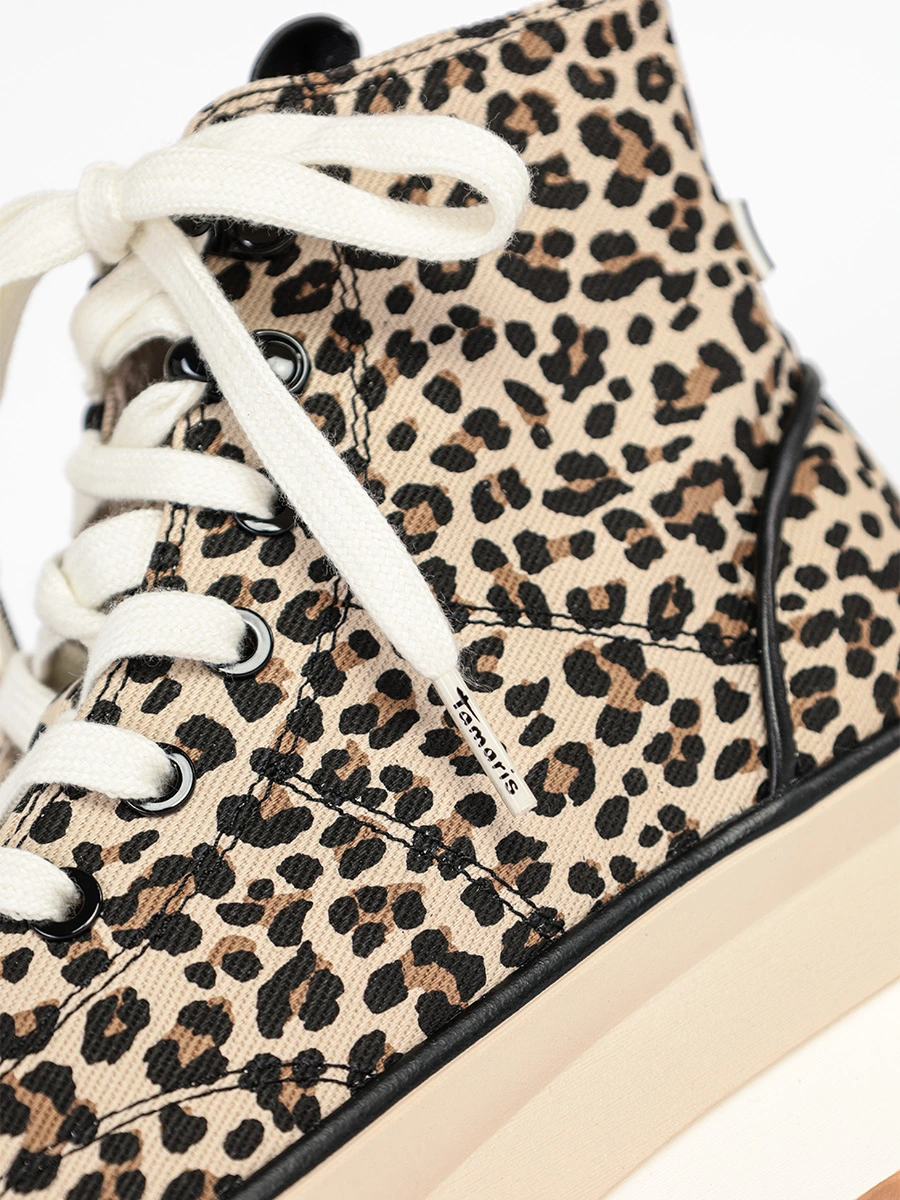 Ботинки с леопардовой аппликацией на объемной подошве